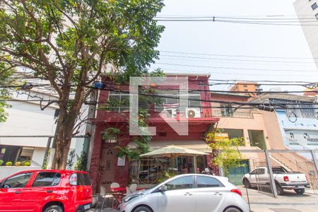 Casa para alugar com 180m², 5 quartos e sem vaga Casa para alugar com 180m², 5 quartos e sem vagaFachada