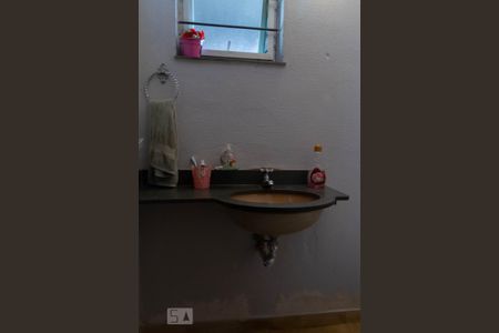 Casa à venda com 202m², 3 quartos e 5 vagasBanheiro