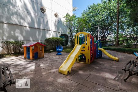 Apartamento à venda com 180m², 3 quartos e 3 vagasÁrea Comum - Playground
