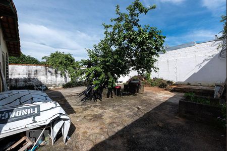 Casa à venda com 360m², 3 quartos e 4 vagas Casa à venda com 360m², 3 quartos e 4 vagasQuintal