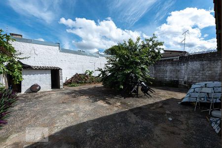 Casa à venda com 360m², 3 quartos e 4 vagas Casa à venda com 360m², 3 quartos e 4 vagasQuintal