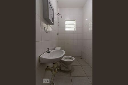 Banheiro de kitnet/studio para alugar com 1 quarto, 20m² em Vila Butantã, São Paulo