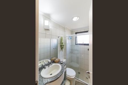 Banheiro Social de apartamento à venda com 3 quartos, 84m² em Vila Alexandria, São Paulo