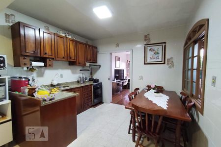 Casa à venda com 192m², 2 quartos e 2 vagasCozinha