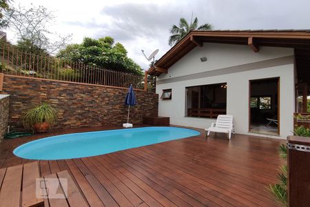 Casa à venda com 192m², 2 quartos e 2 vagasPiscina