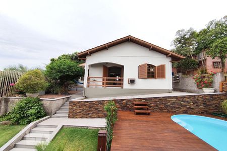 Casa à venda com 192m², 2 quartos e 2 vagasFachada