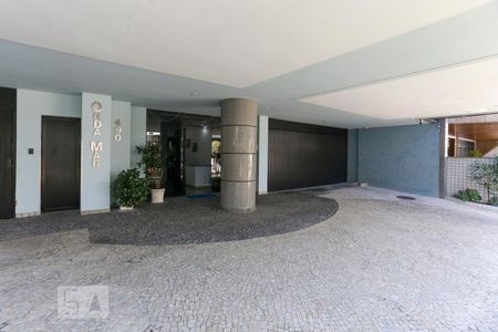Apartamento à venda com 368m², 4 quartos e 2 vagasFachada e portaria