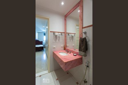 Apartamento à venda com 368m², 4 quartos e 2 vagasBanheiro da Suíte 2