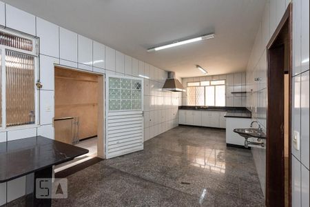 Casa para alugar com 360m², 3 quartos e 2 vagasCozinha 1