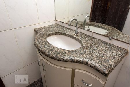 Casa para alugar com 360m², 3 quartos e 2 vagasBanheiro Social