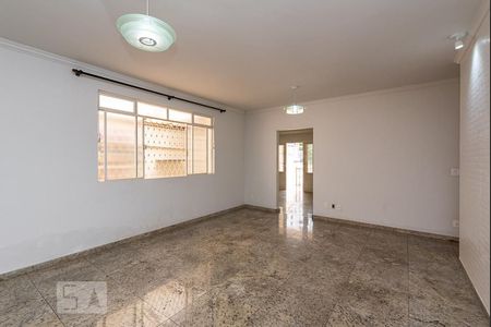 Sala 2 de casa para alugar com 3 quartos, 360m² em São Luiz, Belo Horizonte