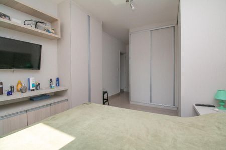 Casa à venda com 200m², 3 quartos e 4 vagasSuite