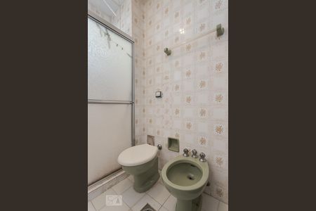 Banheiro de apartamento para alugar com 1 quarto, 38m² em São Geraldo, Porto Alegre