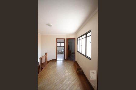 Casa à venda com 330m², 3 quartos e 8 vagasCorredor