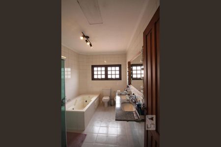 Casa à venda com 330m², 3 quartos e 8 vagasBanheiro