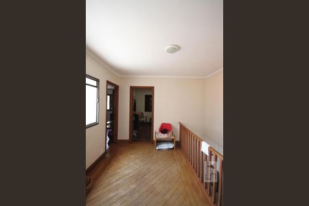 Casa à venda com 330m², 3 quartos e 8 vagasCorredor