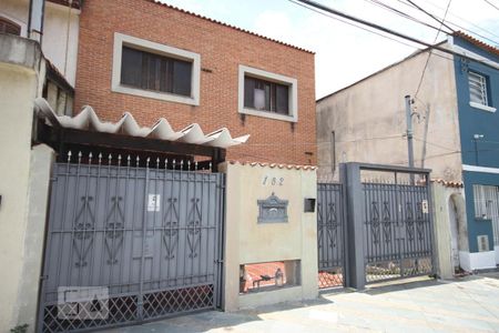 Casa à venda com 330m², 3 quartos e 8 vagasFachada