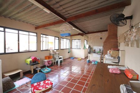 Casa à venda com 330m², 3 quartos e 8 vagasQuintal