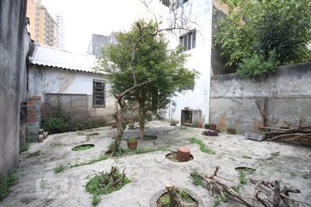 Casa à venda com 330m², 3 quartos e 8 vagasQuintal 2