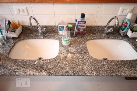 Casa à venda com 330m², 3 quartos e 8 vagasBanheiro