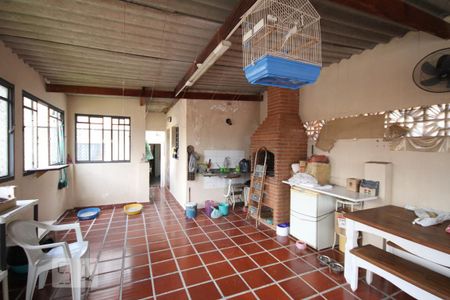 Casa à venda com 330m², 3 quartos e 8 vagasQuintal