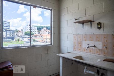 Cozinha de apartamento à venda com 2 quartos, 44m² em Glória, Contagem