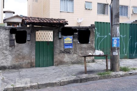 Placa instalada de apartamento à venda com 2 quartos, 44m² em Glória, Contagem