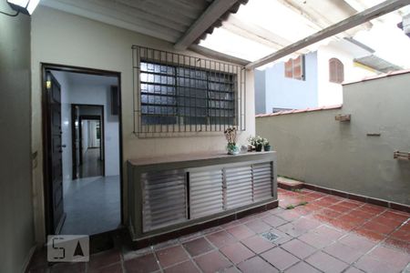Casa à venda com 200m², 3 quartos e 2 vagasÁrea dos fundos da casa