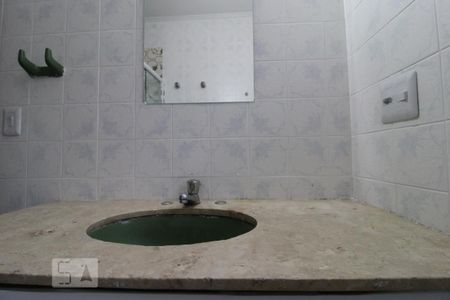 Casa à venda com 200m², 3 quartos e 2 vagasPia do banheiro comum