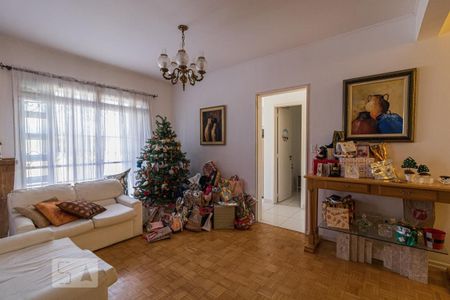 Casa à venda com 300m², 3 quartos e 4 vagasSala