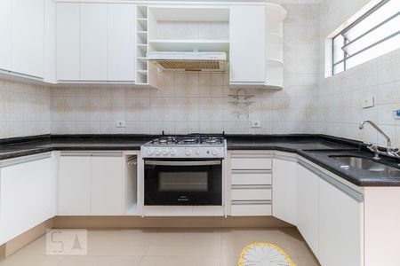 Casa à venda com 110m², 3 quartos e 2 vagas Casa à venda com 110m², 3 quartos e 2 vagasCozinha