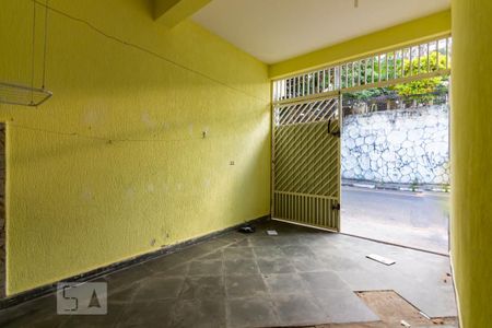 Casa à venda com 555m², 2 quartos e 1 vagaGaragem