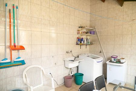 Casa para alugar com 70m², 2 quartos e sem vagaQuintal