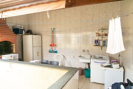 Casa para alugar com 70m², 2 quartos e sem vagaQuintal