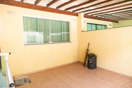 Casa para alugar com 70m², 2 quartos e sem vagaQuintal