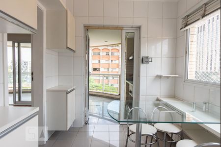 Apartamento à venda com 200m², 4 quartos e 4 vagas Apartamento à venda com 200m², 4 quartos e 4 vagasSala de almoço