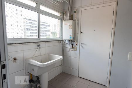 Apartamento à venda com 200m², 4 quartos e 4 vagas Apartamento à venda com 200m², 4 quartos e 4 vagasÁrea de serviço