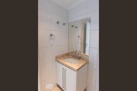 Apartamento à venda com 200m², 4 quartos e 4 vagas Apartamento à venda com 200m², 4 quartos e 4 vagasBanheiro da suíte 1