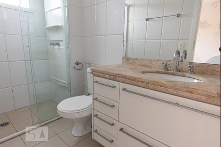 Apartamento à venda com 200m², 4 quartos e 4 vagas Apartamento à venda com 200m², 4 quartos e 4 vagasBanheiro da suíte 3