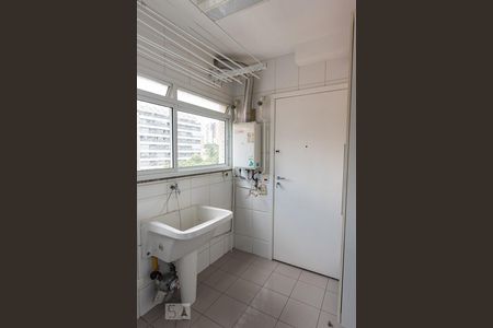 Apartamento à venda com 200m², 4 quartos e 4 vagas Apartamento à venda com 200m², 4 quartos e 4 vagasÁrea de serviço