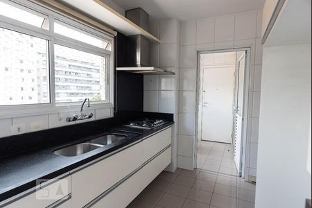 Apartamento à venda com 200m², 4 quartos e 4 vagas Apartamento à venda com 200m², 4 quartos e 4 vagasCozinha