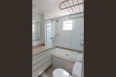 Apartamento à venda com 200m², 4 quartos e 4 vagas Apartamento à venda com 200m², 4 quartos e 4 vagasBanheiro da suíte 4