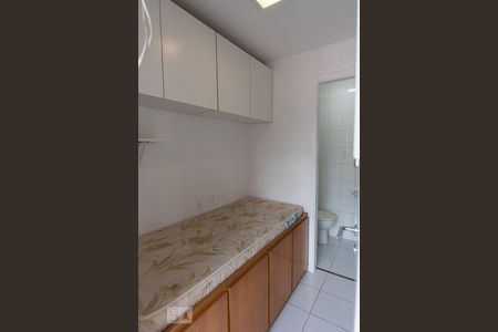 Apartamento à venda com 200m², 4 quartos e 4 vagas Apartamento à venda com 200m², 4 quartos e 4 vagasQuarto de serviço
