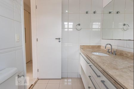 Apartamento à venda com 200m², 4 quartos e 4 vagas Apartamento à venda com 200m², 4 quartos e 4 vagasBanheiro da suíte 4
