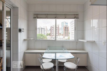 Apartamento à venda com 200m², 4 quartos e 4 vagas Apartamento à venda com 200m², 4 quartos e 4 vagasSala de almoço