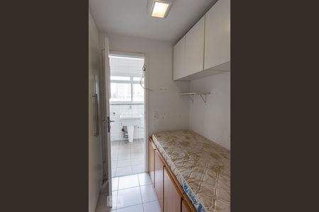Apartamento à venda com 200m², 4 quartos e 4 vagas Apartamento à venda com 200m², 4 quartos e 4 vagasQuarto de serviço