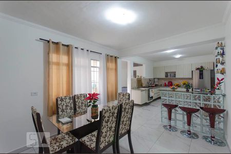 Casa à venda com 520m², 3 quartos e 2 vagas Casa à venda com 520m², 3 quartos e 2 vagasSala de Jantar e Cozinha