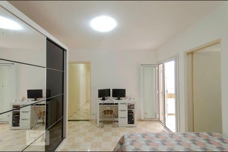 Suíte de casa à venda com 3 quartos, 520m² em Vila Ponte Rasa, São Paulo