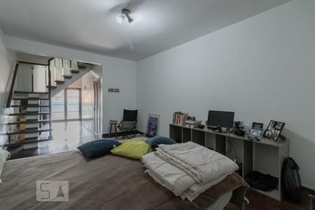 Casa à venda com 120m², 2 quartos e 1 vagaSótão