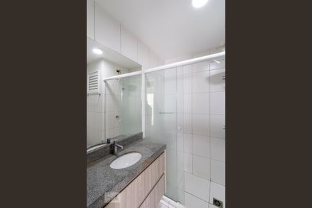 Banheiro de kitnet/studio à venda com 1 quarto, 35m² em Centro, Curitiba